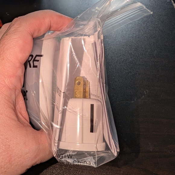 2pk LED 60W W/Bulbs & Adapters - Picture 6 of 7